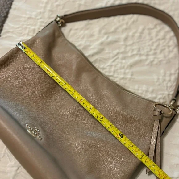 Coach Tan Shoulder Bag with Minimalist Design - Picture 8 of 9